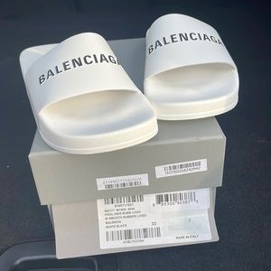 Like new kids balenciaga slides